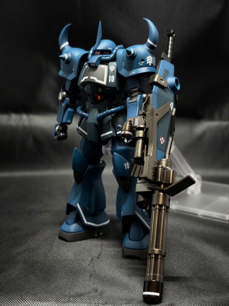 GFFMCベースなので、グフカスタムからガトリングシールドを拝借しました。重くてまともに持てません。