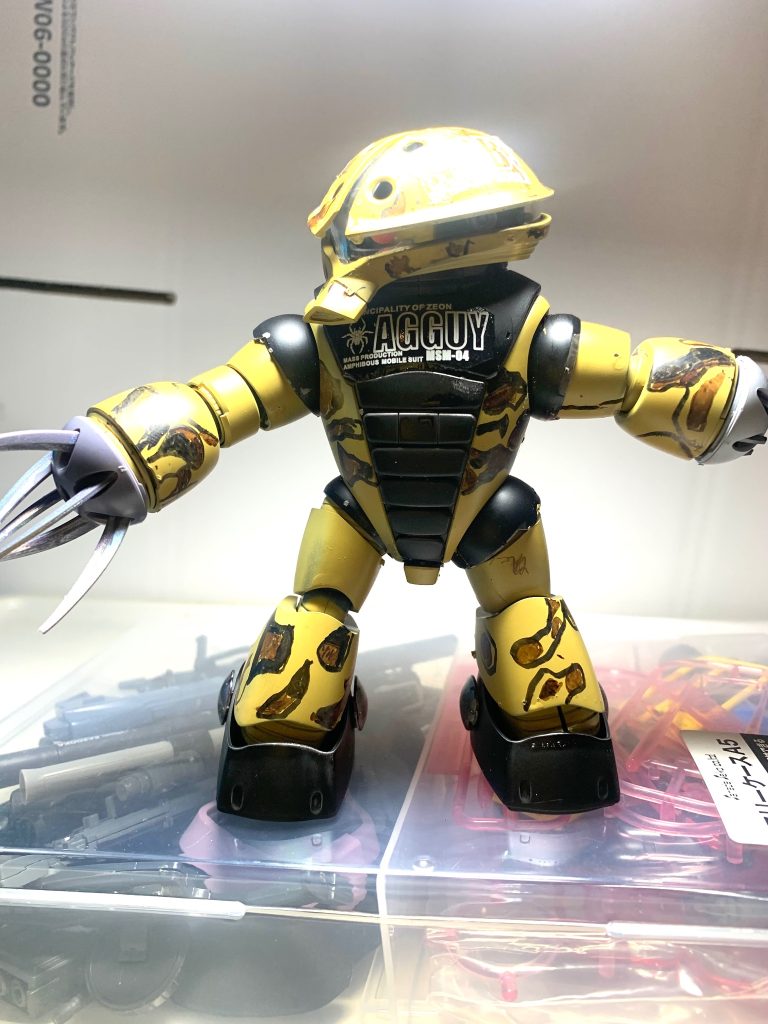 下地はサーフェーサー(グレー)イエロー(Mr.COLOR)サンドブラウン(mr.COLOR)ブラック(Mr..COLOR)下地は全てエアーブラシを使い上書きの迷彩だけは筆🖌️で仕上げました。
