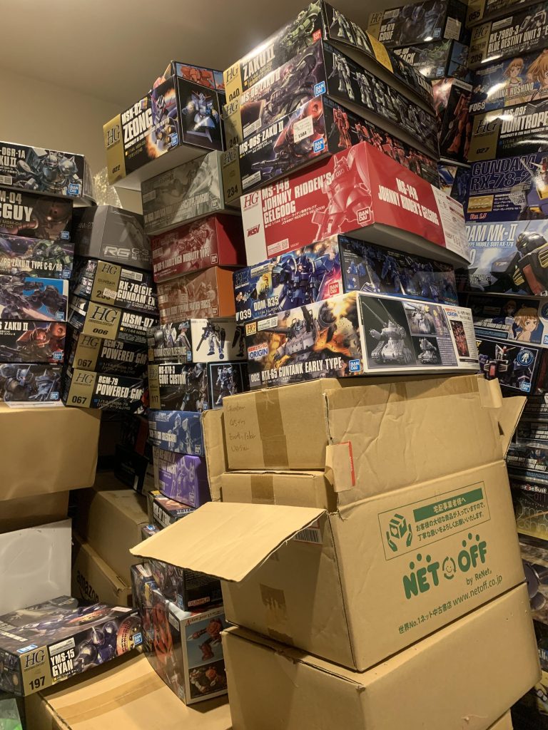 作品名：そろそろ整理しないとガンプラで一部屋埋まってしまった😅<p>趣味がこうじてって怖いですね、、ハマりハマって気付けば罪みプラで一部屋埋まってしまいました…💁‍♂️ 買い溜め積みプラと制作時間⏰が比例せず罪が増える一方ですがまだまだ欲しいキットがあるのが正直なところデス！毎日コツコツ [&hellip;]</p>
