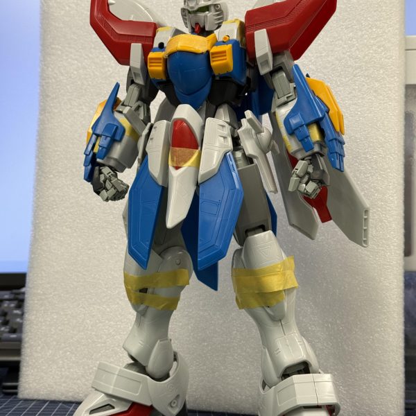 デストロイガンダムのフレームにゴッドを被せる様な感じで纏めていますが、その所為もあって「肩部マシンキャノン開閉」「背部コアランダー着脱」「脚部スラスター開閉」が出来なくなりましたヽ(゜⊥。)ノ（2枚目）
