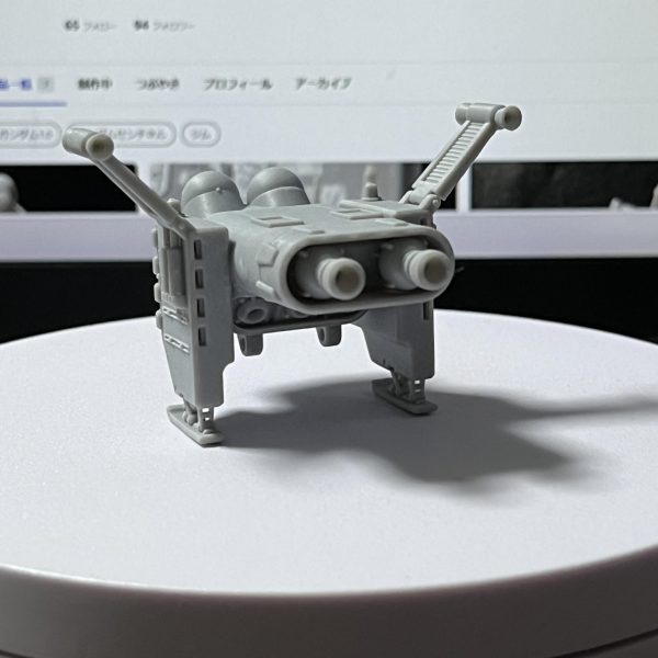 新兵：ニャア軍曹より入電！ハマ…いや3so殿旗下に合流！との事。上官：承知している。それで建造中のザクはどこだ？。新兵：絶賛突貫工事中ですが、なにぶんメカニックが高齢で(ーー;)。上官：うっ…それで、ガトルか？。新兵；いや、これでも我が軍にしては異例のディテール密度を…。上官；分かった分かった！枯れ木も山の賑わいだっ！！。新兵；つ、ついでに心ばかりの看板も…(^^*)。上官：恥はかき捨てだ…好きにしろ！。暫く周回するぞ！。&nbsp;と言うことで…こんなモノトーンオンリーで邪道暗器使いの様な老害にも2年目を生息静観頂き恐悦至極です。人付き合いも下手な天真爛漫系ですが、温かい各位の温情と御目こぼしの元、ささやかに交流を得ております。折角ですので今後も許諾合法で目一杯精一杯楽しんでの活用予定です(おいおい)。&nbsp;程よき多様性を心掛けつつ、堪えて揺らぎを見守るのが大人の社交力。&nbsp;何はともあれ…私もI♥GUNSTA！を表したい者で御座います(*'ω'*)。（4枚目）