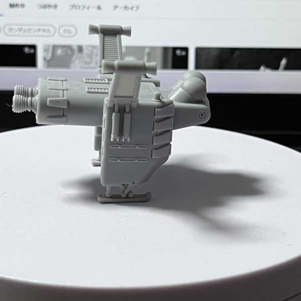 新兵：ニャア軍曹より入電！ハマ…いや3so殿旗下に合流！との事。上官：承知している。それで建造中のザクはどこだ？。新兵：絶賛突貫工事中ですが、なにぶんメカニックが高齢で(ーー;)。上官：うっ…それで、ガトルか？。新兵；いや、これでも我が軍にしては異例のディテール密度を…。上官；分かった分かった！枯れ木も山の賑わいだっ！！。新兵；つ、ついでに心ばかりの看板も…(^^*)。上官：恥はかき捨てだ…好きにしろ！。暫く周回するぞ！。&nbsp;と言うことで…こんなモノトーンオンリーで邪道暗器使いの様な老害にも2年目を生息静観頂き恐悦至極です。人付き合いも下手な天真爛漫系ですが、温かい各位の温情と御目こぼしの元、ささやかに交流を得ております。折角ですので今後も許諾合法で目一杯精一杯楽しんでの活用予定です(おいおい)。&nbsp;程よき多様性を心掛けつつ、堪えて揺らぎを見守るのが大人の社交力。&nbsp;何はともあれ…私もI♥GUNSTA！を表したい者で御座います(*'ω'*)。（5枚目）