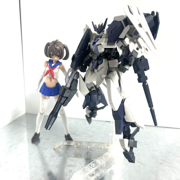 次はSDかグレイズを作ろうか…とも思ってましたが…ミキシングコンか…。なら放置していたゼータ顔の百式でも作ろうかな…。ノリはビルドシリーズ的な感じを目指してます。コレはコレでまだシールドとかどうしようかな迷い中ですが。それともガンスタ投稿二作目のを色塗るか…こっちもこっちで捨てがたい…！&nbsp;（3枚目）