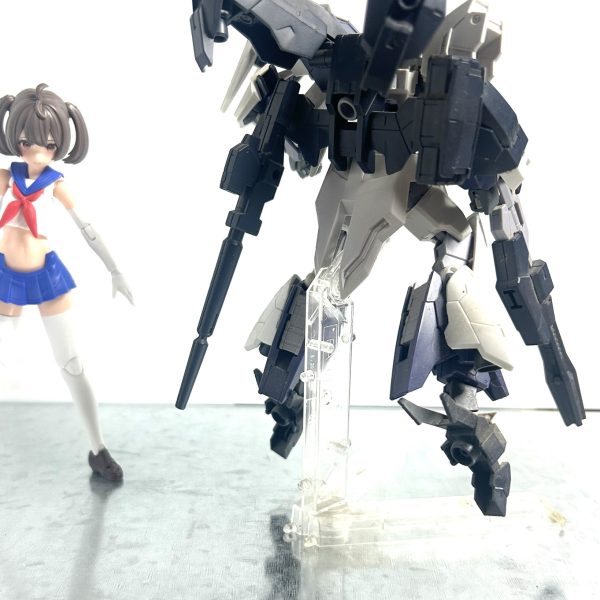 次はSDかグレイズを作ろうか…とも思ってましたが…ミキシングコンか…。なら放置していたゼータ顔の百式でも作ろうかな…。ノリはビルドシリーズ的な感じを目指してます。コレはコレでまだシールドとかどうしようかな迷い中ですが。それともガンスタ投稿二作目のを色塗るか…こっちもこっちで捨てがたい…！&nbsp;（4枚目）