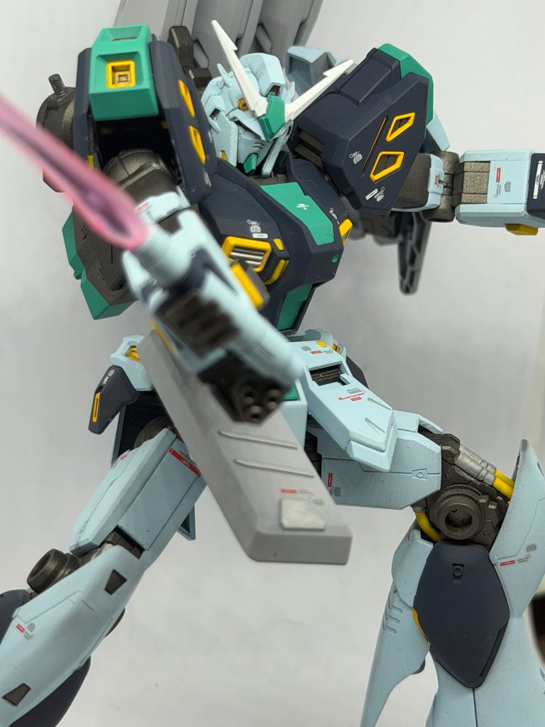 量産型νガンダム半壊状態–3枚目/制作者：@YUHIvvc
