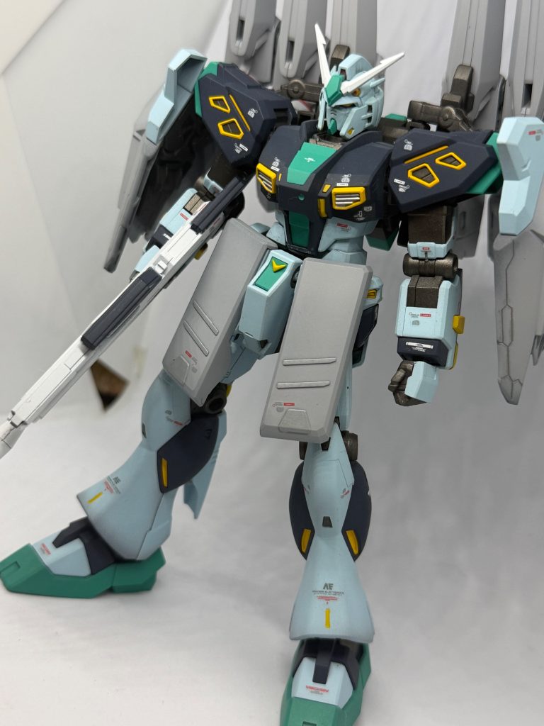 量産型νガンダム半壊状態–4枚目/制作者：@YUHIvvc