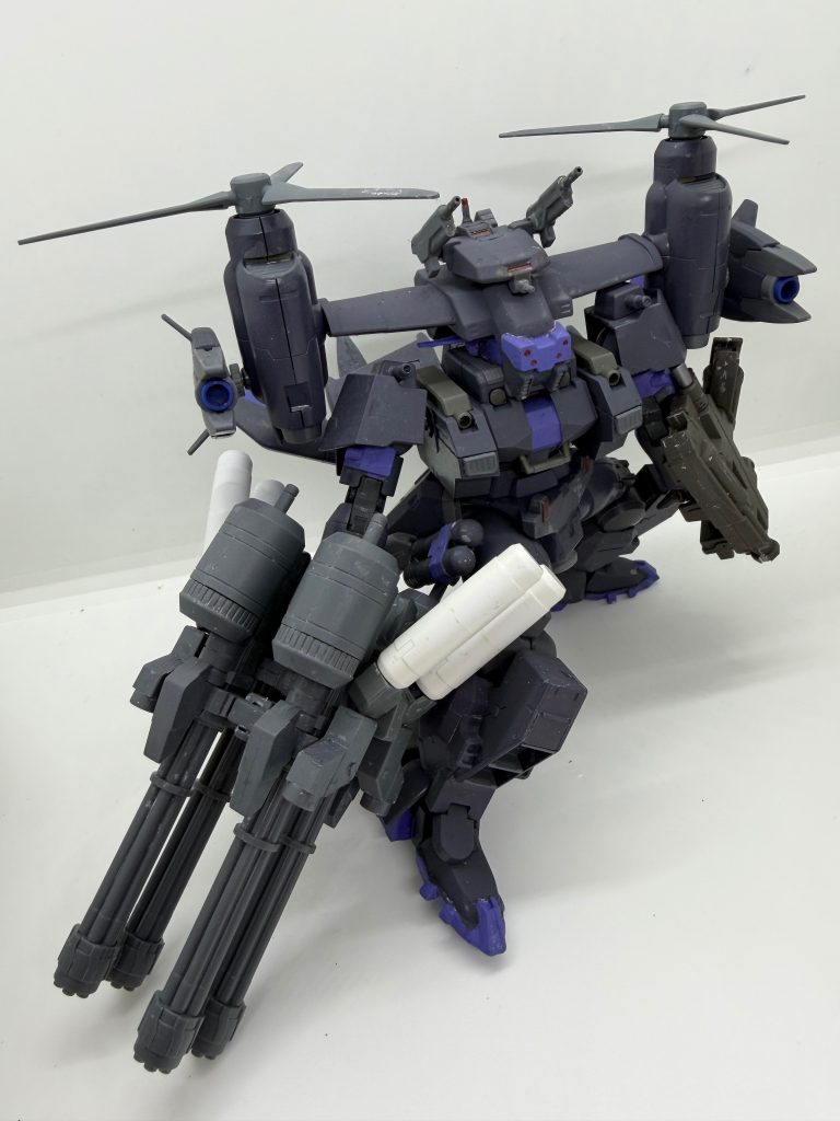 重装高機動型機体「クロガネ」