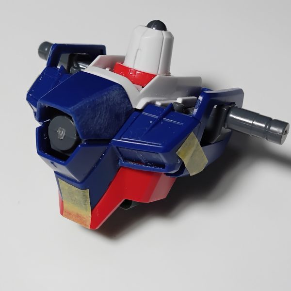 MGウィングガンダムゼロカスタムの続きです。胸の下側相当削りました、その他諸々。横腹は（後ろ側C面が見られないんで何とも言えませんが、）設定画だとこの位置です。横から見ると無茶苦茶細いです。設定画ほどでないにしろ、できるだけ細くはしたい。当時細くてカッコいいと思ったもので。この辺りはVER.K.A.で仕上がってるんでそっち買えばなことでもありますけど、多分他の部分が改造しづらそうなんで。HGUCmk2リバイヴの時もそうだったんですけど、ゼロカスタムもアームスタンドつけて動作が見映え良く、カッコいいキットになるんで、そのせいか腕が長い。mk2は見送ったけど今回はスライドさせるなりで伸縮させたい。オマケにウィングゼロ。リアルタイム視聴だったんで今でもウィングゼロといえばtvのほうでゼロカスタムといえば映画の方が頭に浮かびます。1/60が、ついにバンダイ、１指２関節まで可動させに来た、感動したという話。マックスターは紛失でこれしか残ってない。ただまあ1/100、1/60とも作画にあわせたスリムさがなかったんで、当時残念だった記憶があります。劇中だとスリムだったり無茶苦茶脚長かった。ZZはこれがトラウマとなり以降一度も購入していないという。&nbsp;（7枚目）