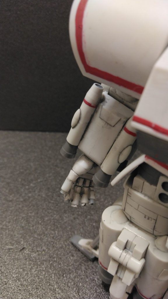 手はウェーブのハンドパーツを小改造して使用。