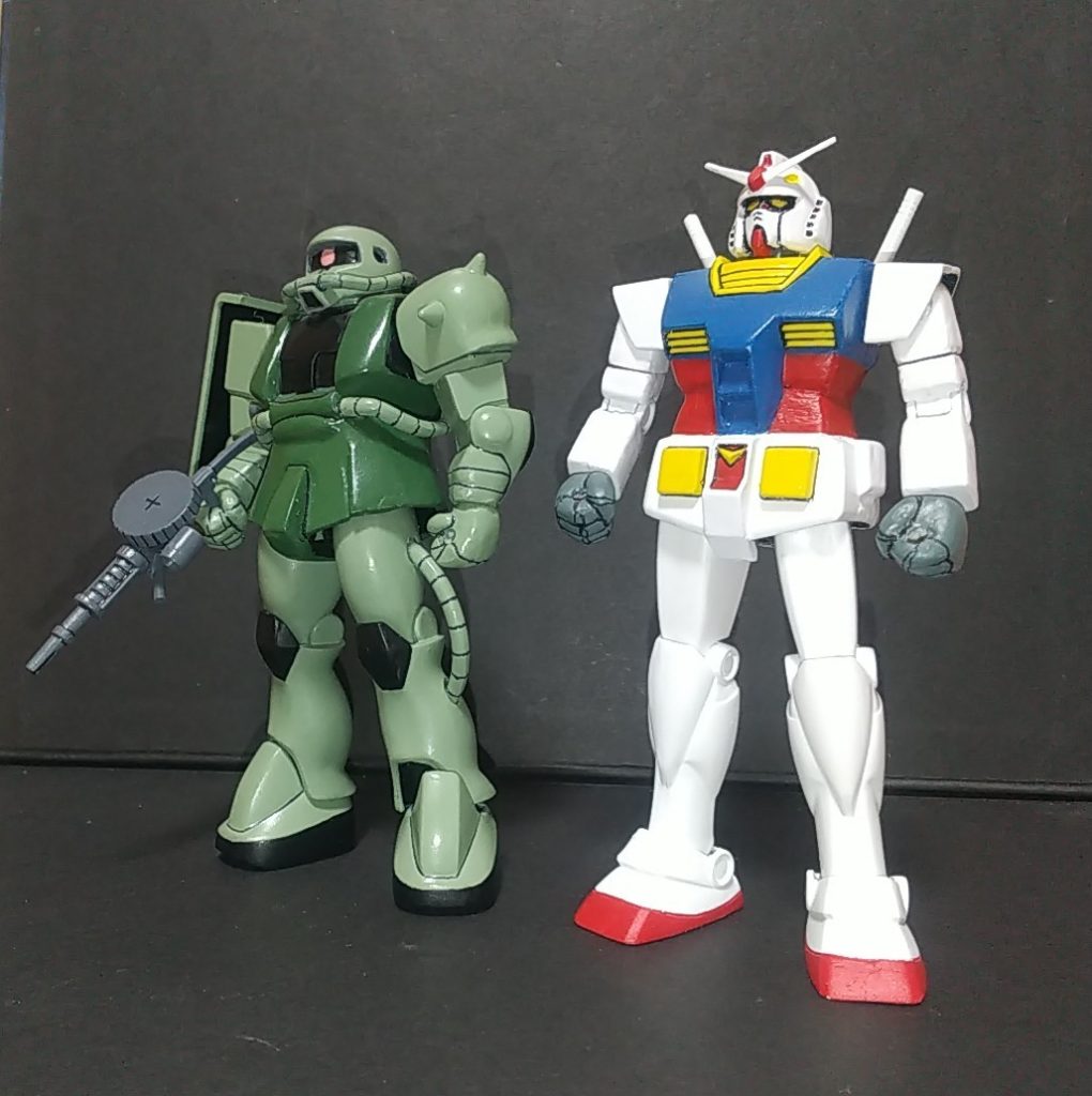 ザクを作ったときはHGなんかと比べると細っそ、と思ったけどこのガンダムと比べるとすごいボリューミィに見えます。そしてガンダムの方はヒーロー体型でないリアル人体っぽい造形と言いましたが、ザクと並べるとやっぱりちゃんとヒーローしてますね&nbsp;人間の目なんていい加減だなぁ&nbsp;以上ですありがとうございました