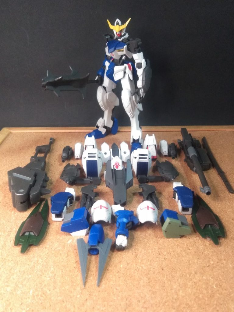 10 周年プロジェクトが、まだ記憶に新しい機動戦士ガンダム 鉄血のオルフェンズ🤔そんな訳でHG 1/144 [ガンダム・バルバトス]をなんちゃって Rebuild 致しました😚コノ子は 1 ～ 6 形態までを再現出来る様に成っております😋｢UP主｣が間違っていなければ 2023 年 4 月 2 日に投稿済みです😊先ずは第 1 形態をば😊ガンダム・バルバトスといえば 300 年前の厄祭戦で使われた 72 体のガンダム・フレームの一機😁物語序盤は装甲が劣化していて貧ソｩ🤐コノ様な姿でしたね😟