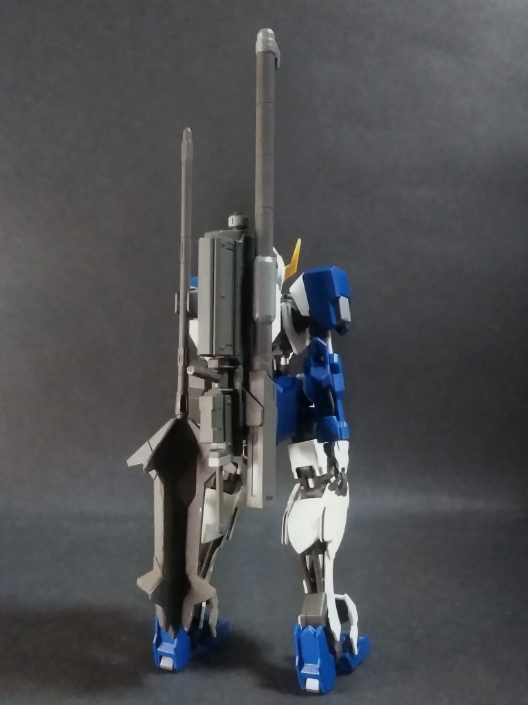 鉄血 MS の魅力の一つ大きく❗長く❗❗野蛮な武器❗❗❗此は　　　『長モノ武装絶対信者』&nbsp;の為の布教活動も捗ります❗👍😆倒したグレイズよりショルダーアーマーをパｸ…回収し、欠損した装甲を補い第 2 形態へ😆敵対する相手の装甲や武装を剥ぎ取って自機に装着する😳此も魅力の一つ🤩💘泥臭く進化を遂げてイクのが堪らない👏👏👏