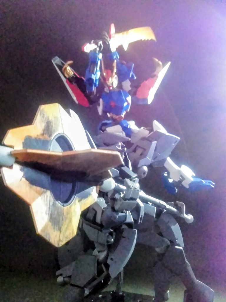 💥ひっさつ❗闘龍剣ェｪｪーーー💥&nbsp;こんな感じでグタグダ！だらっト！！実行です😤💨💨 　&nbsp;あのキャラクターデザインで、かなり重い話な鉄血のオルフェンズ(ソコがトテモ面白いのだけど)＼(◎o◎)／ビーム兵器が通用しない！叩く！！貫く！！！と、いった原始的かつ圧倒的な近接戦闘の迫力が魅力です(男の子は大概好きかな)((o(^∇^)o))放送当時から、その衝撃的なストーリー展開は大きな議論を呼び、ネット上でも＂名作＂として深く語り継がれています。＂Reddit＂などの海外コミュニティや日本のファンサイトでも、キャラクターの生き様やMS戦が高く評価されている様です(海外でも好評価なのは誇らしい⤴️)(￣～￣；)&nbsp;こんな感じで‼️『可動は抜群❗だけど武器や装甲が大きく重いので直ぐにヘタる💦』&nbsp;&nbsp;(´TωT`)&nbsp;この事実？がハッキリと？？示されましたネ？？？( ´∀｀ )b&nbsp;HG Amplified IMGN 龍神丸よりも先に『見えると嬉しいな』でネタ制作発表しております(￣ヘ￣メ)