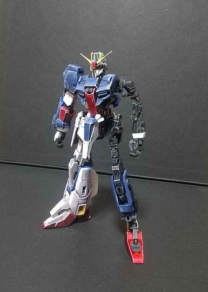 新しいやつを投稿したいけど、製作途中のやつしかありませんでした。申し訳ないです。1つ目はRGのゼータです素組みでは上手くいったけど塗装後に上手く変形できるのか不安でいっぱいですw