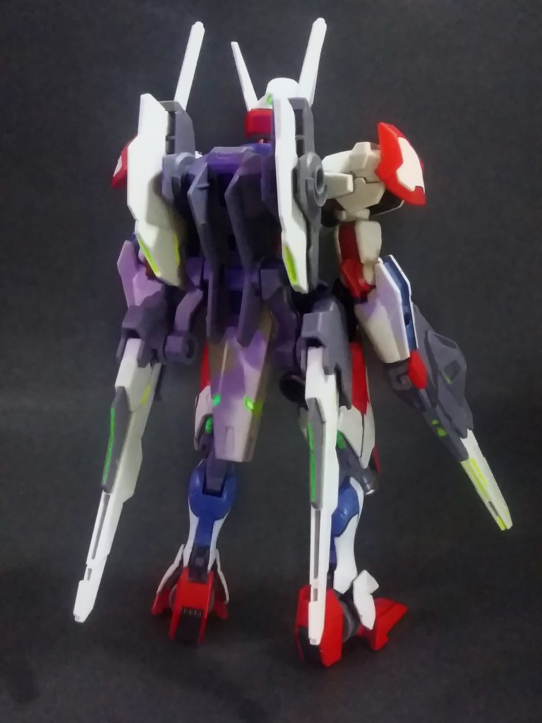 パッと観👀❗ガンダム・エアリアルに起因する存在なのはデザインラインで解ります😌しかし、予備知識が無いからか？🙄｢UP主｣には違うモノに見えちゃうﾝですよね🤣因みにサーベルホルダーが欠品なので小細工してあります😋