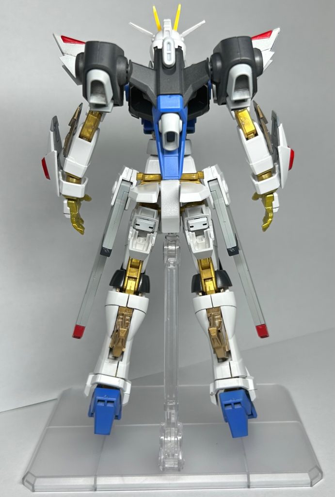 ・背面1腰部のアーマー下にはバッテリー的なパーツを追加してます。またバックパックはストフリ×2+ブラックナイトスコードシヴァの物を真ん中に据えました。