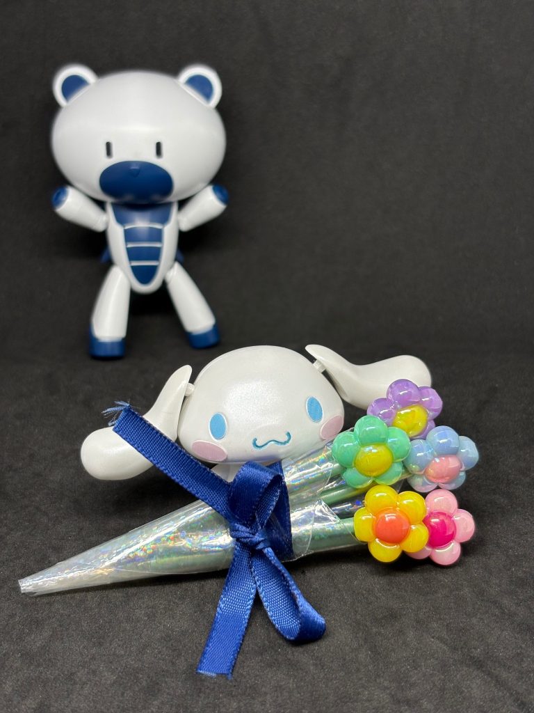 長文になります。申し訳ございません。GUNSTA様、10年に渡りガンプラモデラーのコミュニティーサイト、ガンスタの運営、ありがとうございます。2016年の設立以来、ルールやマナーの監視、イベントの開催、交流の環境整備など多岐にわたる管理、とてもご苦労があったことと思います。常に進化していくガンスタは、GUNSTA様の日々の努力と改善、先輩方との交流のおかげだと思います。今日まで維持、発展されてきたことに深く感謝致します。本当にありがとうございます。私は2024年の7月からガンスタを利用させて頂いています。以前はガンプラを他人に披露することはなく、そのまま部屋に飾っていただけでした。ある時、ガンプラ作例を検索していたときに、ガンスタのことを知りました。そこにはミキシングや改修された完成度の高い素晴らしい作品の投稿が多数あり、皆さんの作品に感心しました。素晴らしい作品が多数投稿されているため、私の拙い作品では恥ずかしく、閲覧のみをしていましたが、モデラーさん同士がお互いをリスペクトしているコメントを拝見し、だんだんと興味が湧きました。勇気を出して初投稿すると、まさかのいいね👍とコメントが❗️初投稿を祝福してもらえた温かいコメントがとても嬉しかったです。GUNSTA様のおかげで、他のモデラーさんたちとの交流、繋がりを持つことができ、とても充実したガンプラライフを楽しめていることに深く感謝致しております。これからも、ガンスタの益々の発展とGUNSTA様、GUNSTA様のご家族のご健康とご多幸をお祈りして、感謝の気持ちとさせて頂きます。最後に、これからもガンプラ、ガンスタ、楽しみましょうありがとうございました🙇　　　　　　　　　　　　　　　　cinnamon-1&nbsp;
