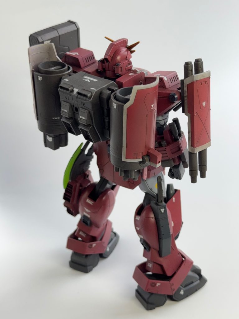 90年代機体の共通項として上半身がボリューミーというのがあります。レオパルドはその点では重武装機としての説得力が上半身に集約されている感じがします💪🏋️‍♀️背中のボリュームすごい。