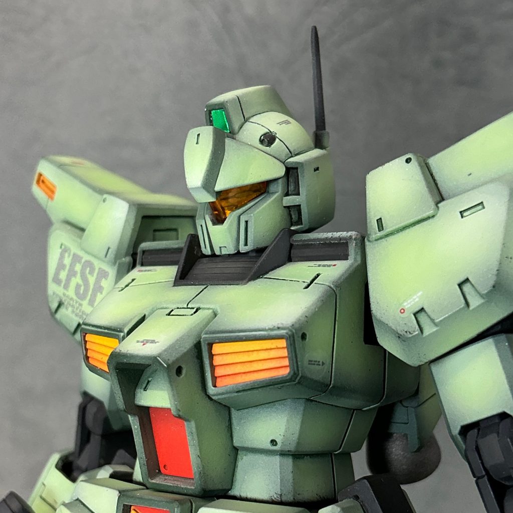 【使用キット】HGUC 1/144 ジム・カスタム【改修】- 頭部&nbsp; &nbsp;スジボリ/マイナスモールド追加&nbsp; &nbsp;合わせ目消し&nbsp; &nbsp;後頭部のアンテナを細いパーツに差し替え- &nbsp;胸部&nbsp; &nbsp;スジボリ/マイナスモールド/丸モールド追加&nbsp; &nbsp;リアアーマーにスジボリと角モールドでディテール追加- &nbsp;腰部&nbsp; &nbsp;スジボリ/マイナスモールド追加&nbsp; &nbsp;サイドアーマーの上部にL字モールド追加（キット余剰パーツを使用）- &nbsp;腕部&nbsp; &nbsp;前腕部の合わせ目消し/後ハメ加工&nbsp; &nbsp;スジボリ/マイナスモールド/丸モールド追加- 脚部&nbsp; &nbsp;ふくらはぎ部の合わせ目/後ハメ加工&nbsp; &nbsp;スジボリ/マイナスモールド/丸モールド追加- スラスターノズル&nbsp; &nbsp;内側をリューターで削ってエッジを薄く加工