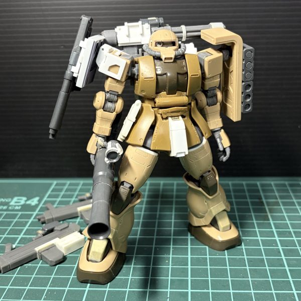 仕事が忙しかったのと、作る気力がめっきりなくなって2年ほど放置してました…また放置気味になるかもしれませんが、少しづつ作成していこうと思います。ガトリングキャノンはグフ戦術強行型風に回転して背負えるようにしてみました。なんかハーフキャノンなのか怪しくなってきたけど…もう後戻りできません。そして…完成してたはずのザク2スナイパー君はハーフキャノンと見た目を合わせるべく再改修のとばっちりを受けています。果たして良かったのだろうか？（3枚目）