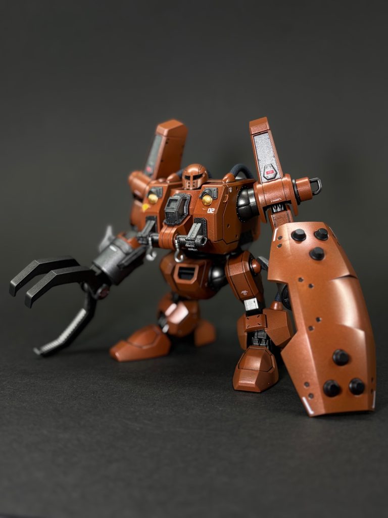 モビルワーカー マッシュ機です。珍しい機種の中古素組があったので、衝動買いして作り直してみました。オリジン系のザクっぽいのばっかり作ってたので、まったく違う作りで新鮮でした😄設定色のオレンジがなかなか作れなくて、なんとなくそれっぽい色で妥協してしまいました😅
