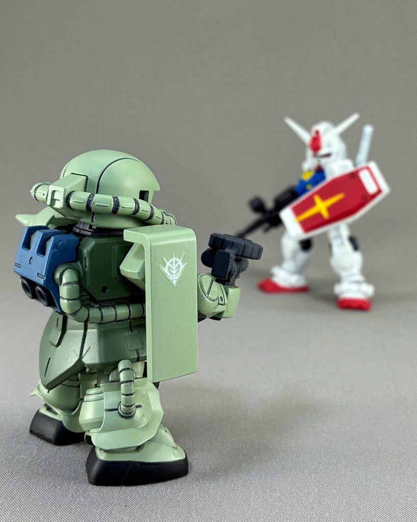 ガンダムと対峙。