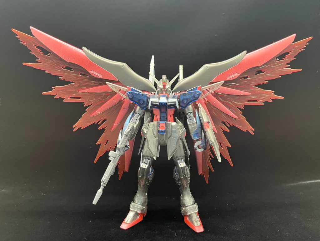 光の翼の塗装は地味に苦労しました(gundam-kao5)ダークヒーロー感を出す為には元のクリアピンクだとしっくり来なかったのでディープクリアレッドとクリアレッド混ぜたのを色が載ってくるまで何回も吹き付けました