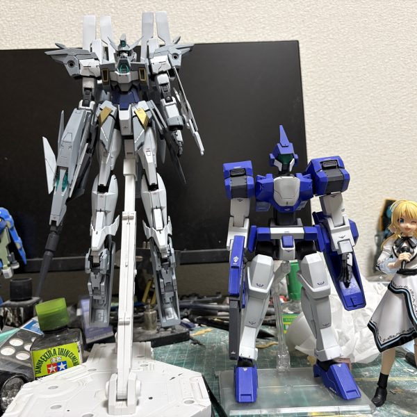 前回原型が完成したMG AGE-Ⅱマグナム SVを塗装しました。カラーリングは迷いましたが展示会でぱっと見で違いがわかる方が良いと思うので特務隊仕様の方を選びました。デカール工程で足りないところがあったので到着待ちです。&nbsp;（2枚目）