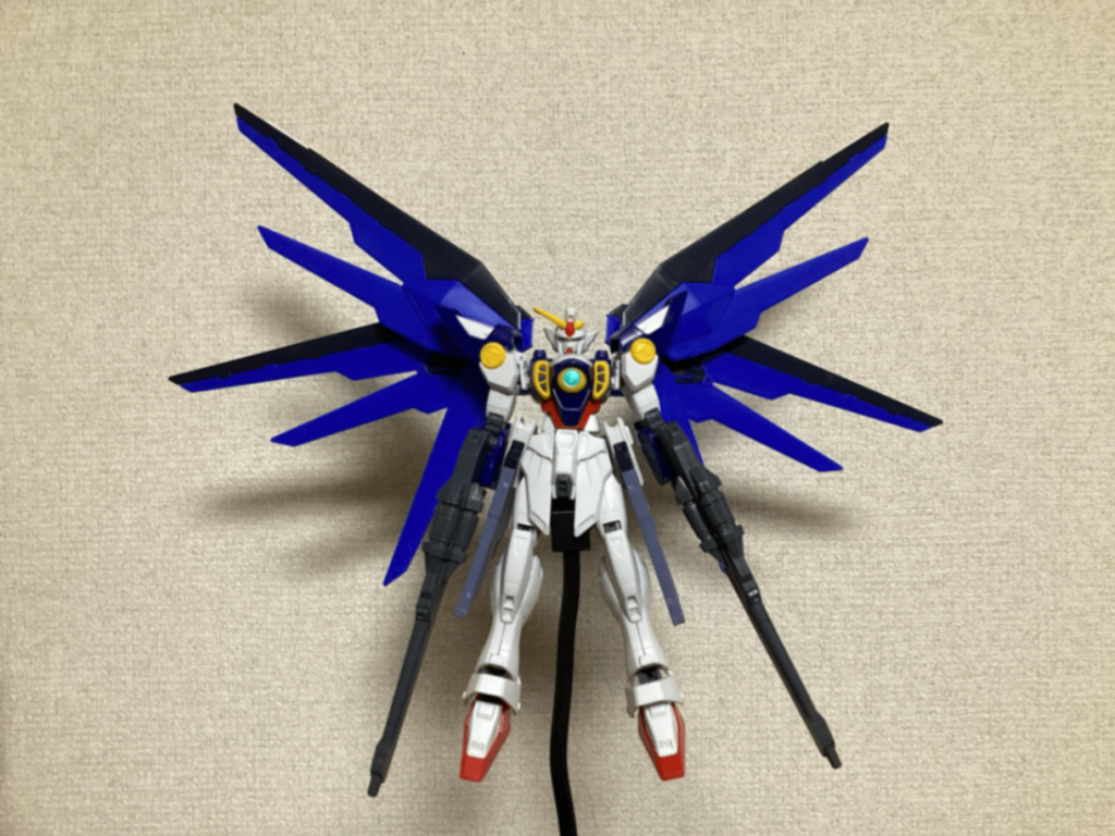 フリーダムのウィングをつけた状態。この時はライジングフリーダムを買えていなかったので一時的にフリーダムのウィングで代用しています