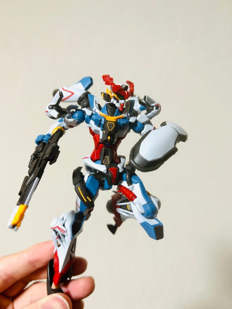 こちらが実は私の初ガンプラであるGQuuuuuuXです今考えたらなかなか難しいキットですよねこれプラモデルは小学生の頃ダンボール戦機という作品のものを買い漁って作っていたのでハードルは高くなかったのですが、まあーこのGQuuuuuuXのシールが細かくて細かくて笑ニッパーしか持ってなかったので貼れない・ちぎれるが多発しました笑ガンプラ自体を作ったのは初めてだったのでこんなに難しいのかーと心折れそうになりましたね...
