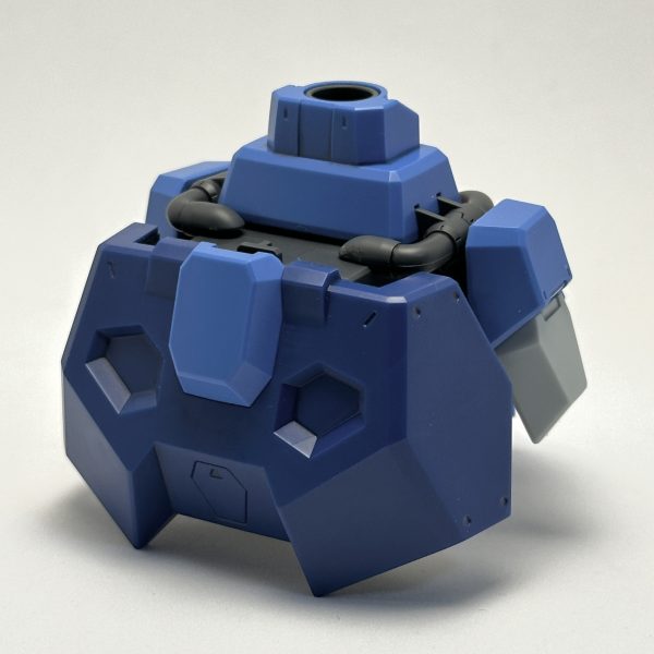 腰部と武器・シールドをパチ組み、マーカーでスミ入れ。武装類はジェガン系共通のやつですが、新規造形でディテールが細かくなってますね。そしてシールド側面には肉抜き穴… 埋めるか（2枚目）