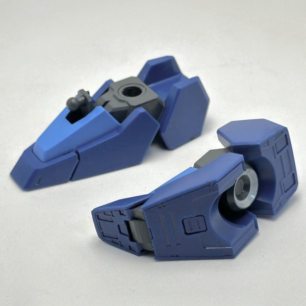 部分塗装進めてます。シールドとアームのプラ板改修箇所足基部のグレー腰部フロントアーマー裏あとはスラスター内側のイエロー塗ったらデカール貼ります。（2枚目）