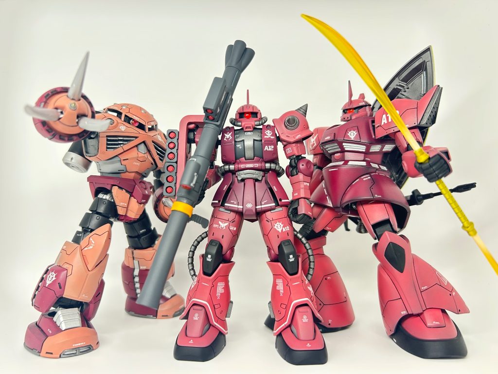 最後に、過去作のシャア専用機と一緒に記念撮影しました！この並びが見たくて全塗装始めたまである！