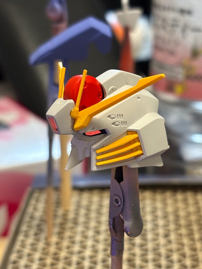 制作中…目は蛍光で光るようにしました。