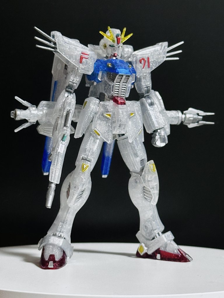 作品名：F91残像イメージクリアーVer.<p>センサー部以外はシール使わずに部分塗装で仕上げました。メカ部のグレーはシルバーで、あと赤が透ける部分も裏からシルバーで隠蔽。 放熱フィンの取り付け角度だけ改造してます👍</p>
