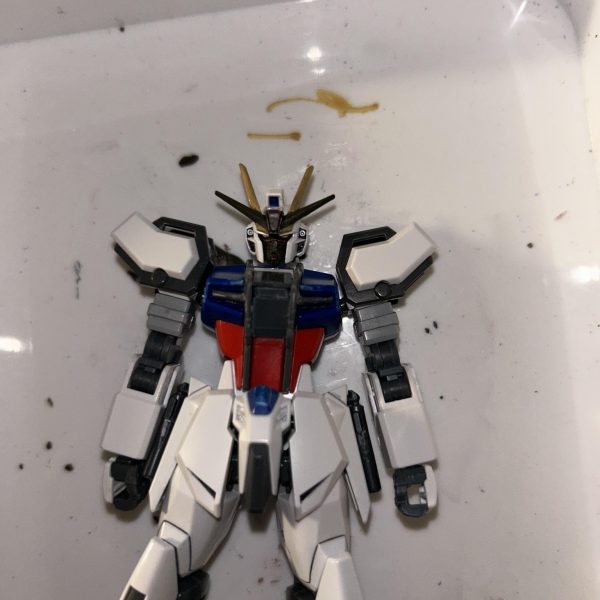 フェイスマスク、胴体、それと股間パーツストライクEっぽくてみました。案外上手く行ったと思います。（2枚目）
