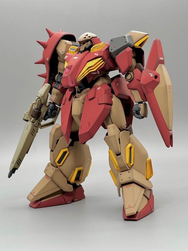 内部フレームはF型と共通らしいですが、外装は完全に別物ですね。ガウマン機は、左肩の塗装が間に合わず、パーツの地金が露出している設定です。
