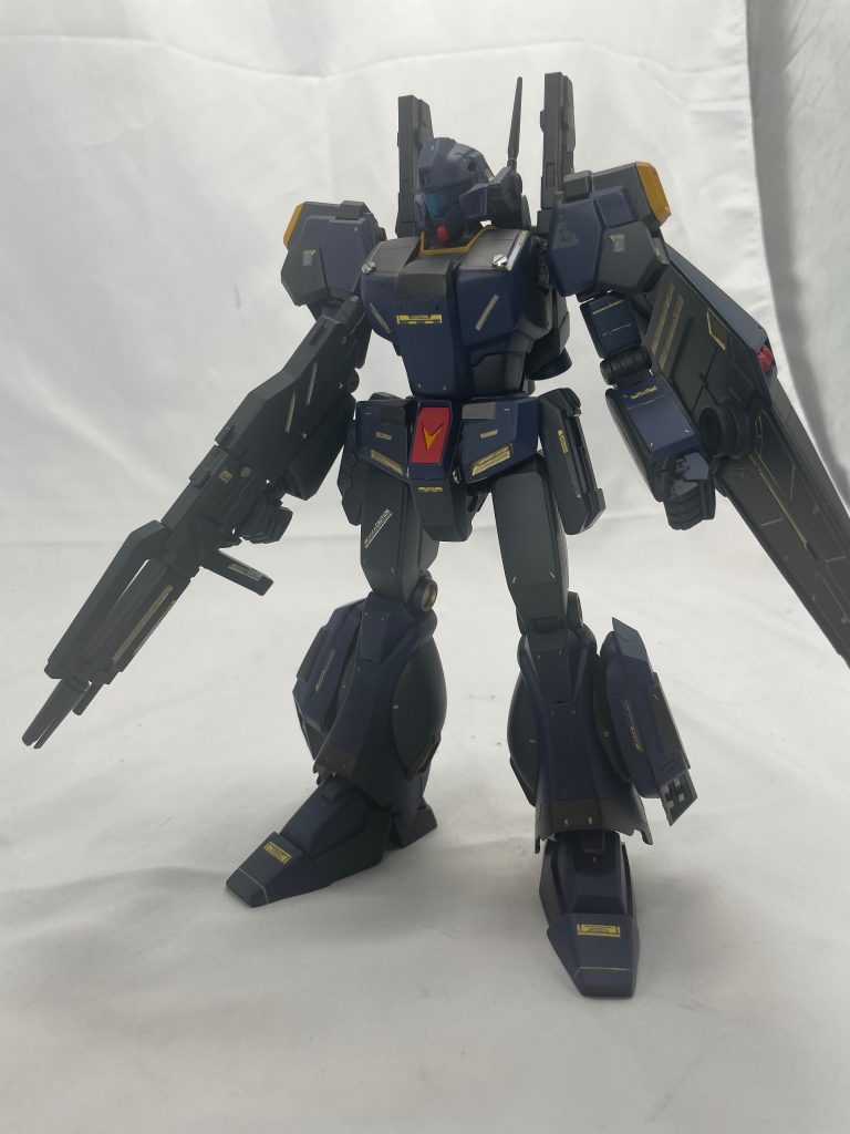 装甲を各部マシマシに！バックパックはサーベルラックをガンダムマーク2タイプとしサーベルを二つ追加