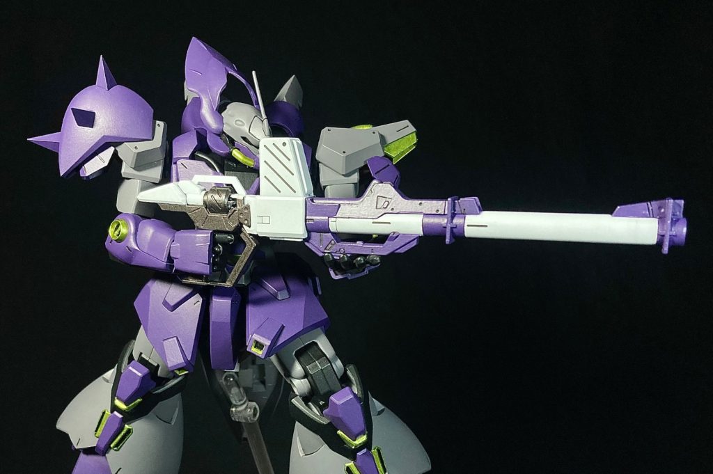 武器は元のビームライフルにHi-νガンダムのバズーカを力技で接着したものです。メッサーのゴツさとバランスが良い気がします。