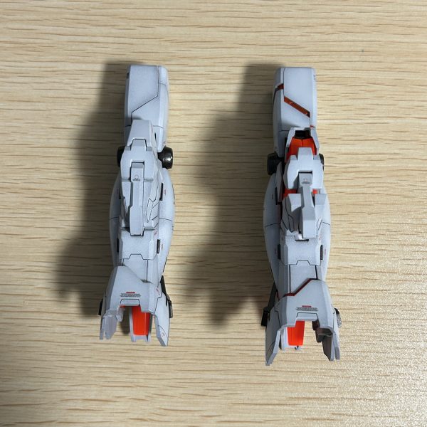 サイコフレームはプライマー処理ごに蛍光カラーレッドを2度重ね塗りしてます。少し透け感をだしたかったので、シルバー下地はしませんでした。ブラックライトで綺麗に光ります。（2枚目）