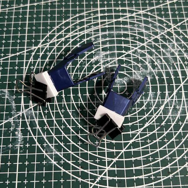 デストロイモードにすると、つま先が短く感じたので5ミリほどプラ板で延長加工をほどこしました。どこをイジったか分からないくらい綺麗に出来上がると嬉しくなりますね。（3枚目）