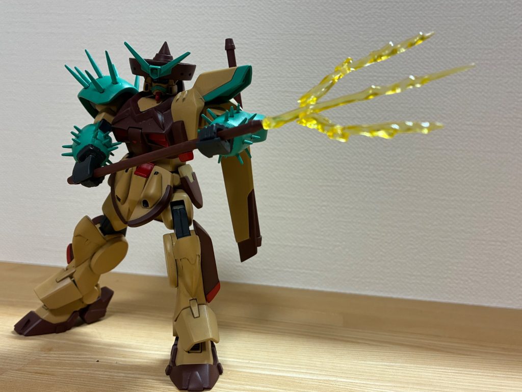 胴体にはボールデンアームズのボールジョイントを使用しているのでこの通り。エフェクトに関してはビルダーズパーツのサーベルエフェクトを切った貼ったのなんやかんやでトライデントに。超イカす！以下製作過程になります。