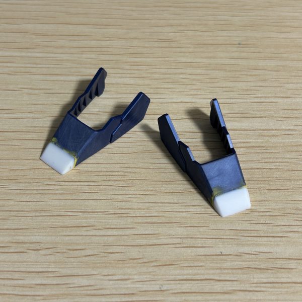 デストロイモードにすると、つま先が短く感じたので5ミリほどプラ板で延長加工をほどこしました。どこをイジったか分からないくらい綺麗に出来上がると嬉しくなりますね。（2枚目）