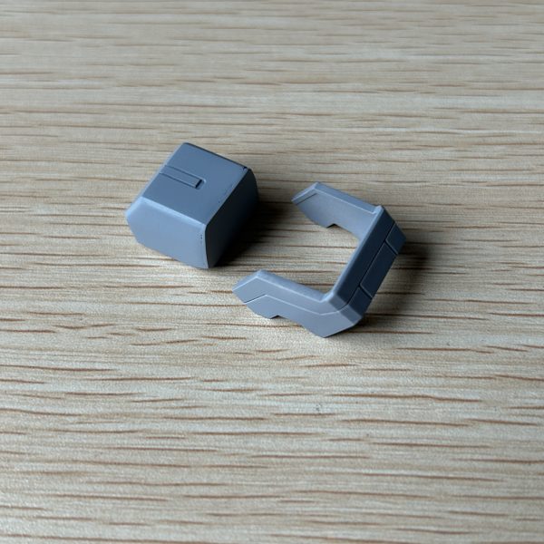 足全体に追加スジ彫りを施しつつ、短足化加工として踵をカットして短くしました。（5枚目）