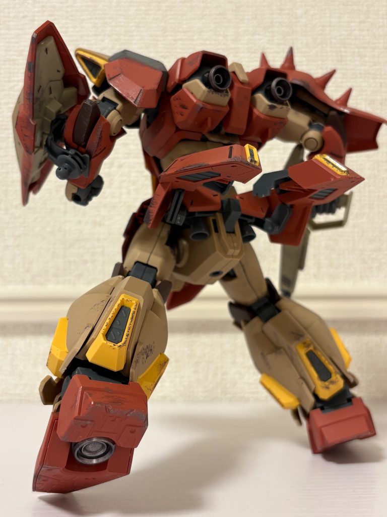 テールスタビライザー展開。足裏のスラスターもガンメタリック塗装になっています。