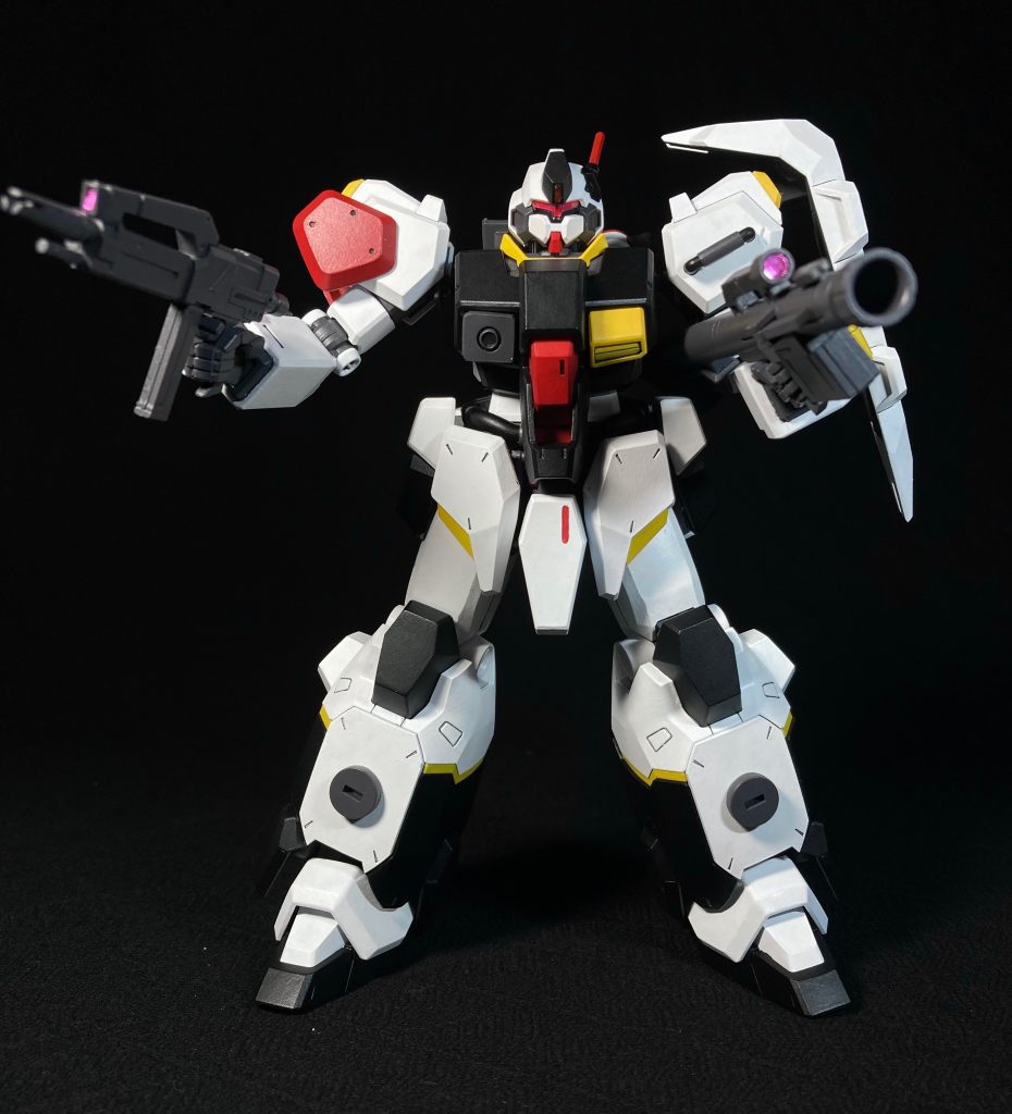 左肩に付いてるのはコトブキヤのモデリングサポートグッズのフックⅡ、右胸はバルカンっぽくしました。