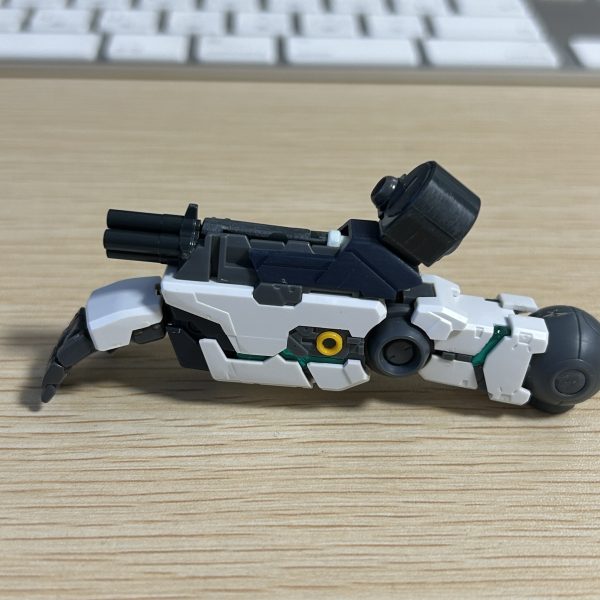 MG νガンダム Ver.Kaが手に入ったのですが、そのまま作っても面白くないので巷で話題の量産型νガンダムにしてみようと思っています。とりあえず左腕についているガトリング砲を自作してみました。HGユニコーンガンダムのシールドについているガトリング砲、EGガンダムのビームサーベルを切って混ぜてつくりました。&nbsp;（3枚目）