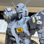追加スジ彫り、プラ板でディテール追加、マスクを削って小顔化などいろいろとイジって[…]