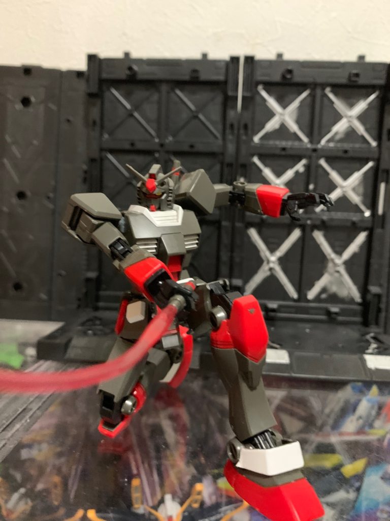 思っていた以上にかっこよくてハンドパーツもREVIVEガンダムより多いです♪（握り手、掴みかけっぽい手、角度つき手）