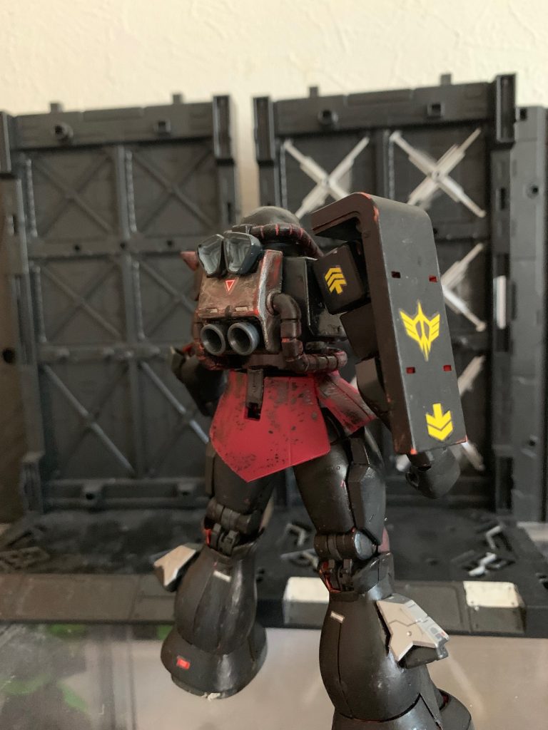 足部分とバックパックにﾀﾋんでるファラクトとアースリィガンダムのパーツをつけています